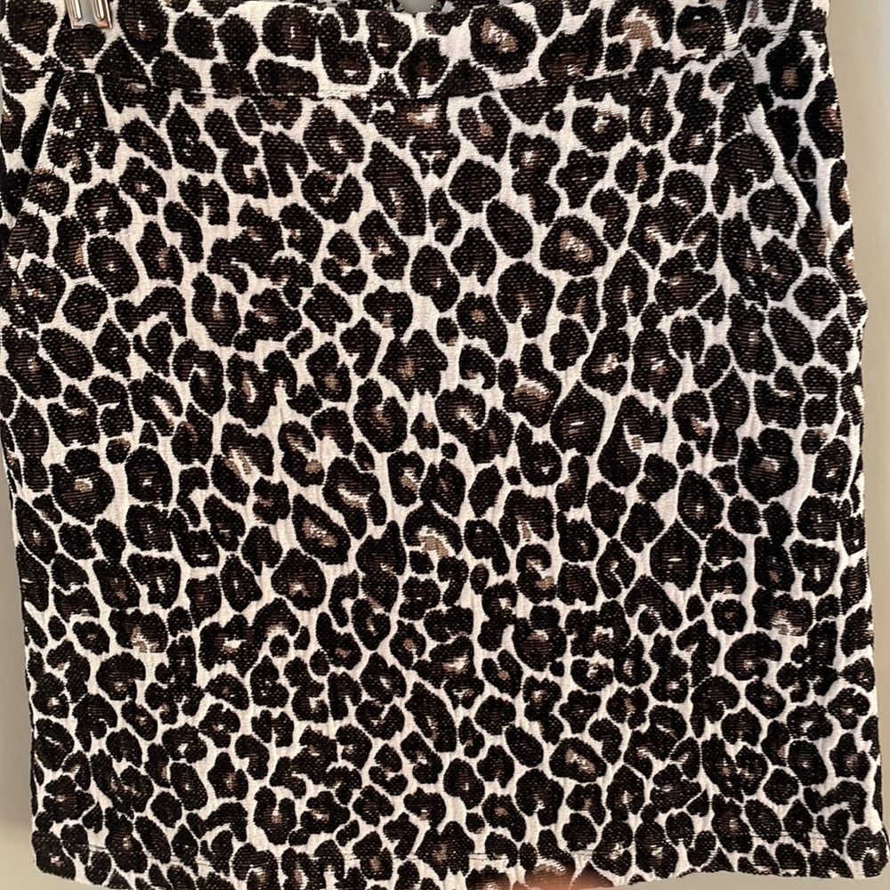 Sanctuary leopard print mini skirt. - Picture 2 of 6